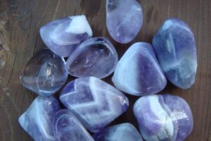 Cristales para la salud emocional: Calman la mente y el alma